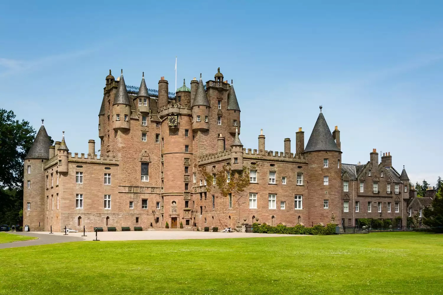 قلعة جلاميس Glamis Castle في أنجوس، اسكتلندا