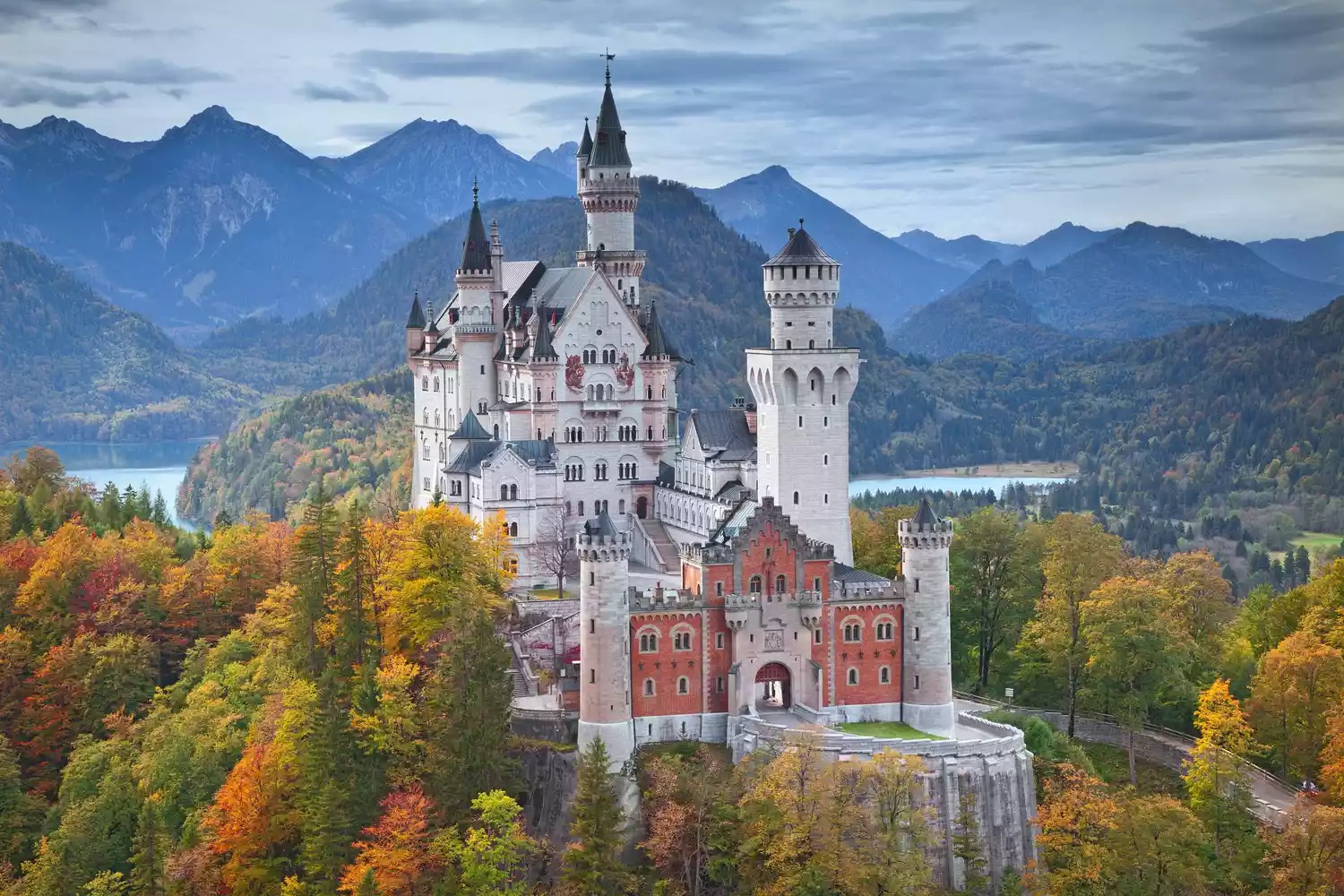 قلعة نويشفانشتاين Neuschwanstein Castle في شوانجاو، ألمانيا