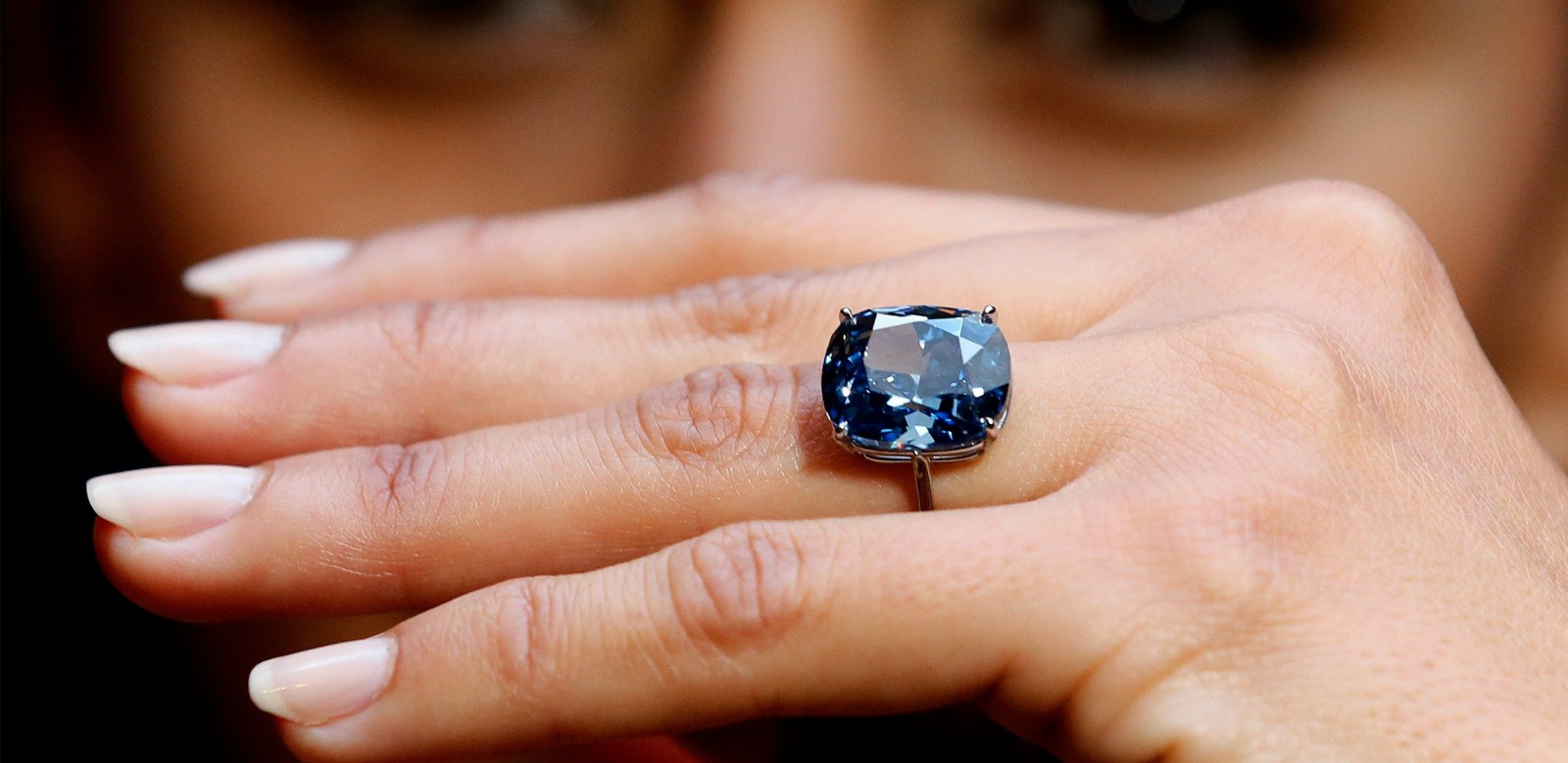 قمر جوزيفين الأزرق The Blue Moon of Joséphine