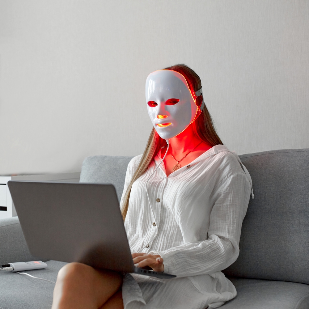 قناع الوجه بتقنية LED