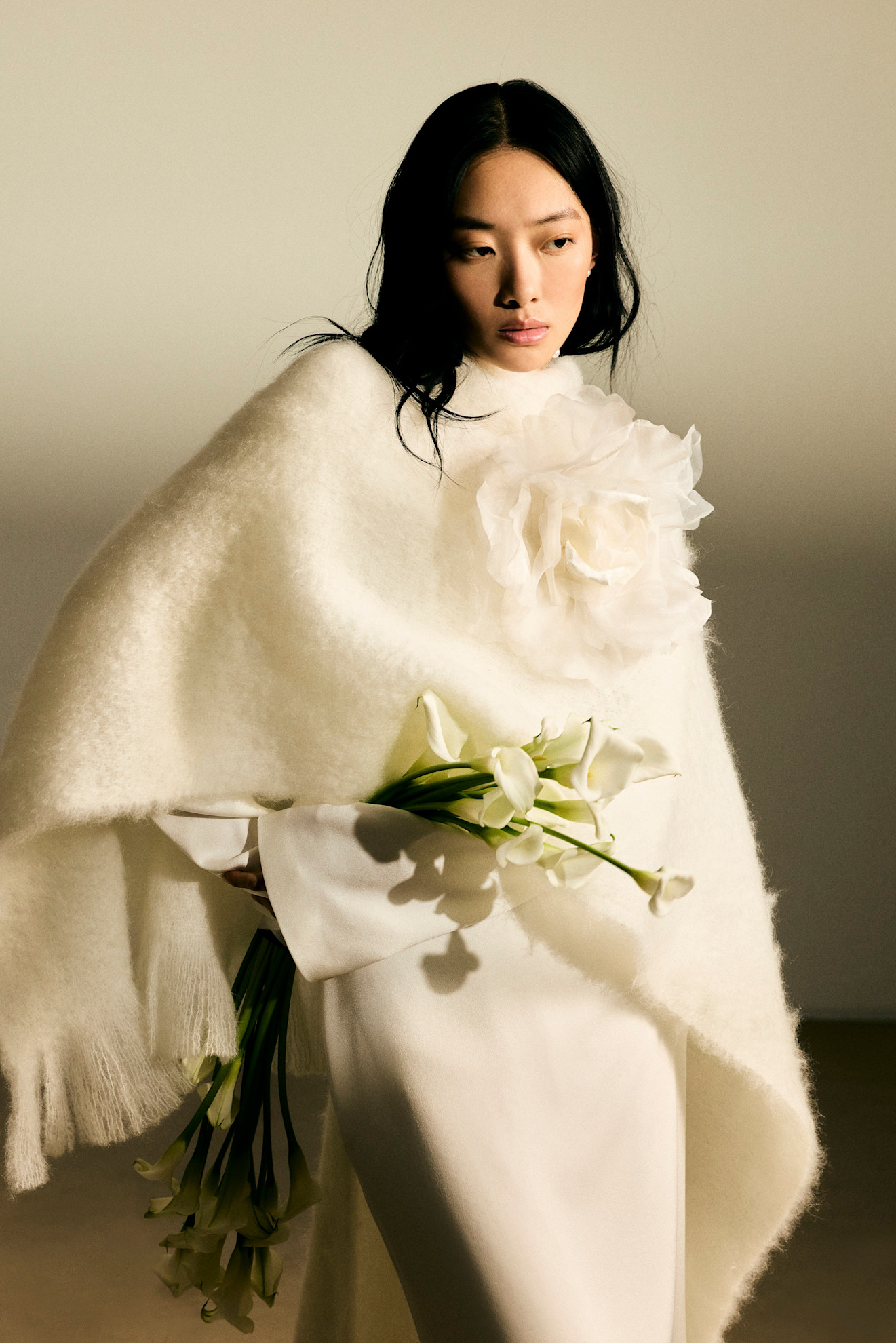 كاب مع وردة من دار Kaviar Gauche