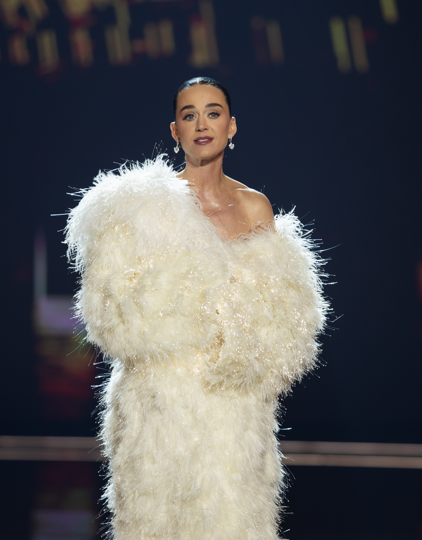 كاتي بيري بأقراط من مجموعة Haute Joaillerie الراقية من دار شوبارد Chopard