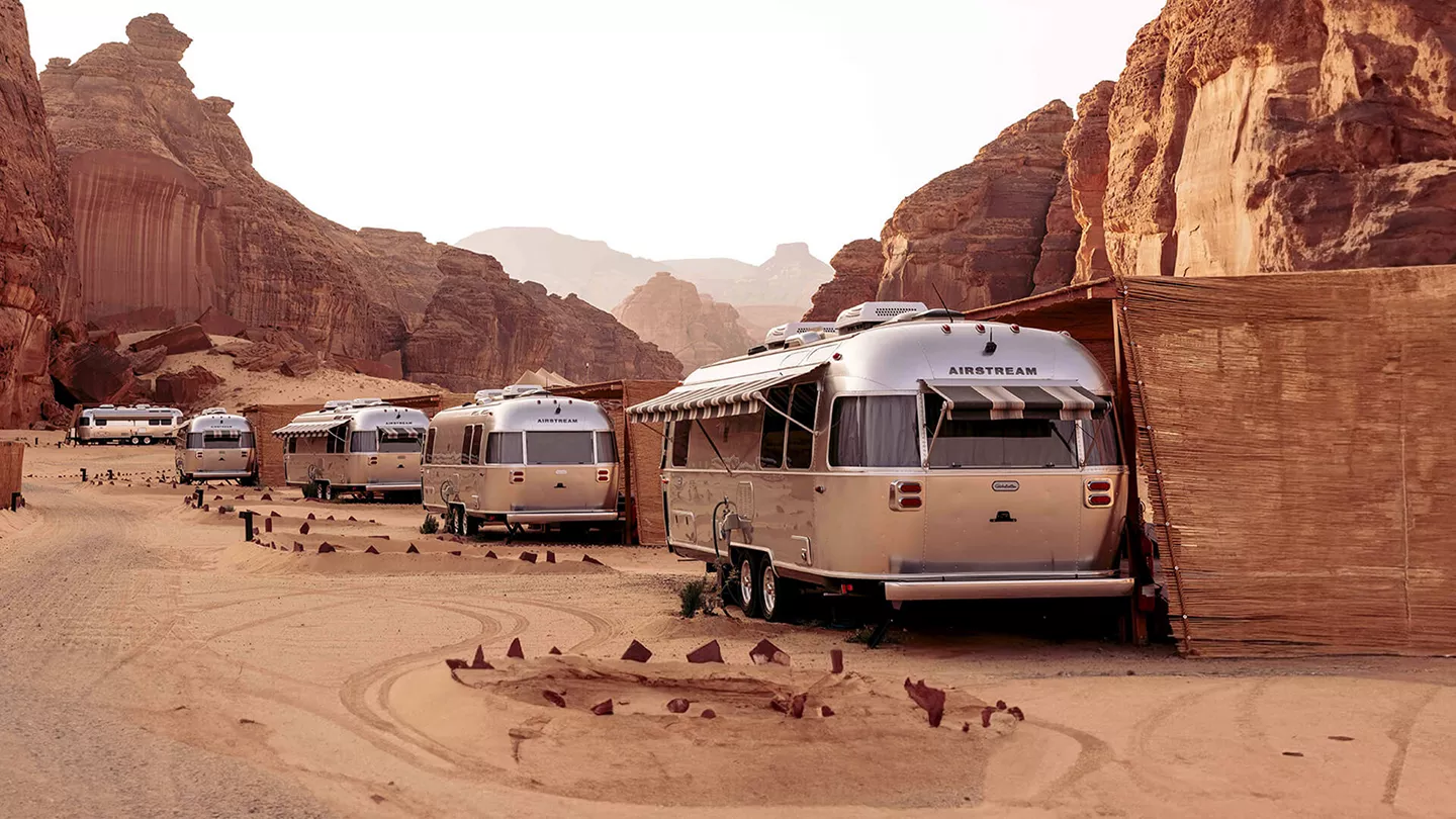 كارافان باي هابيتاس  متعة الاستجمام في أحضان الطبيعة الساحرة