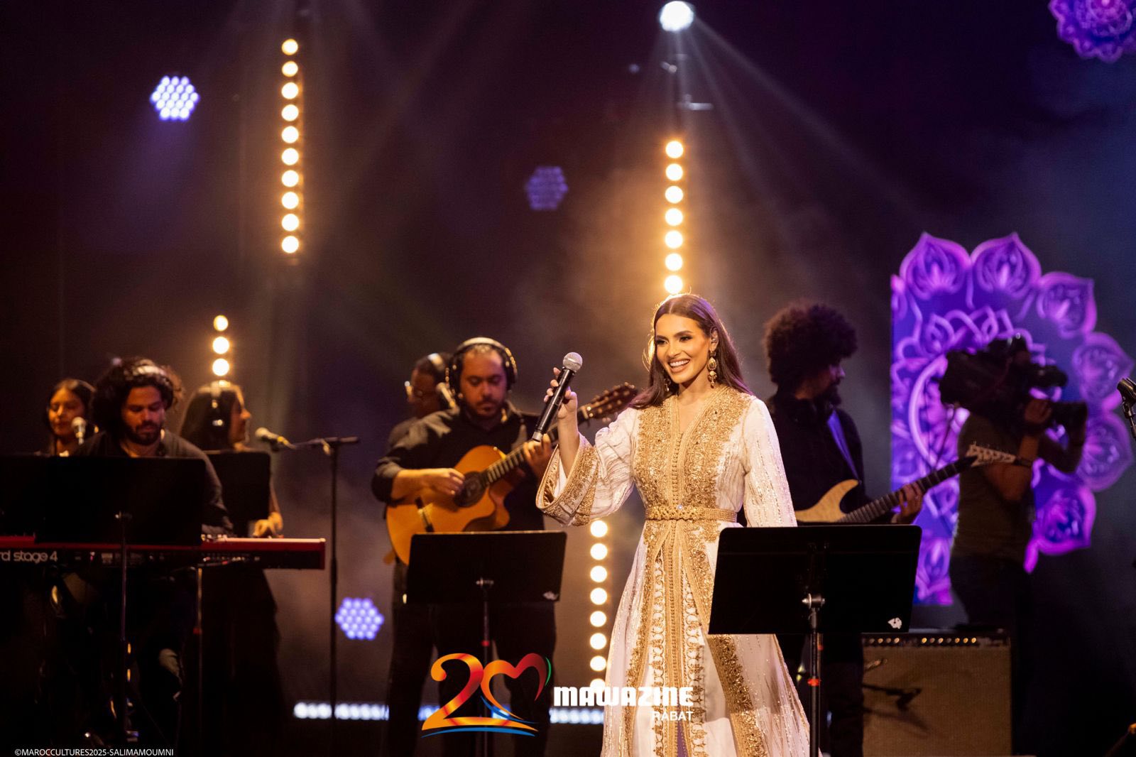 كارمن سليمان بأقراط مرصّعة ومستوحاة من التراث المغربي