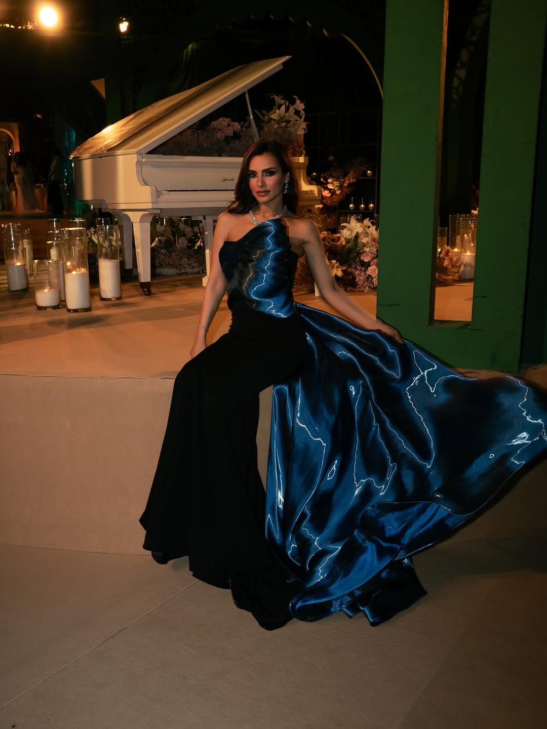 كارمن سليمان بفستان سهرة أنيق باللون الأسود