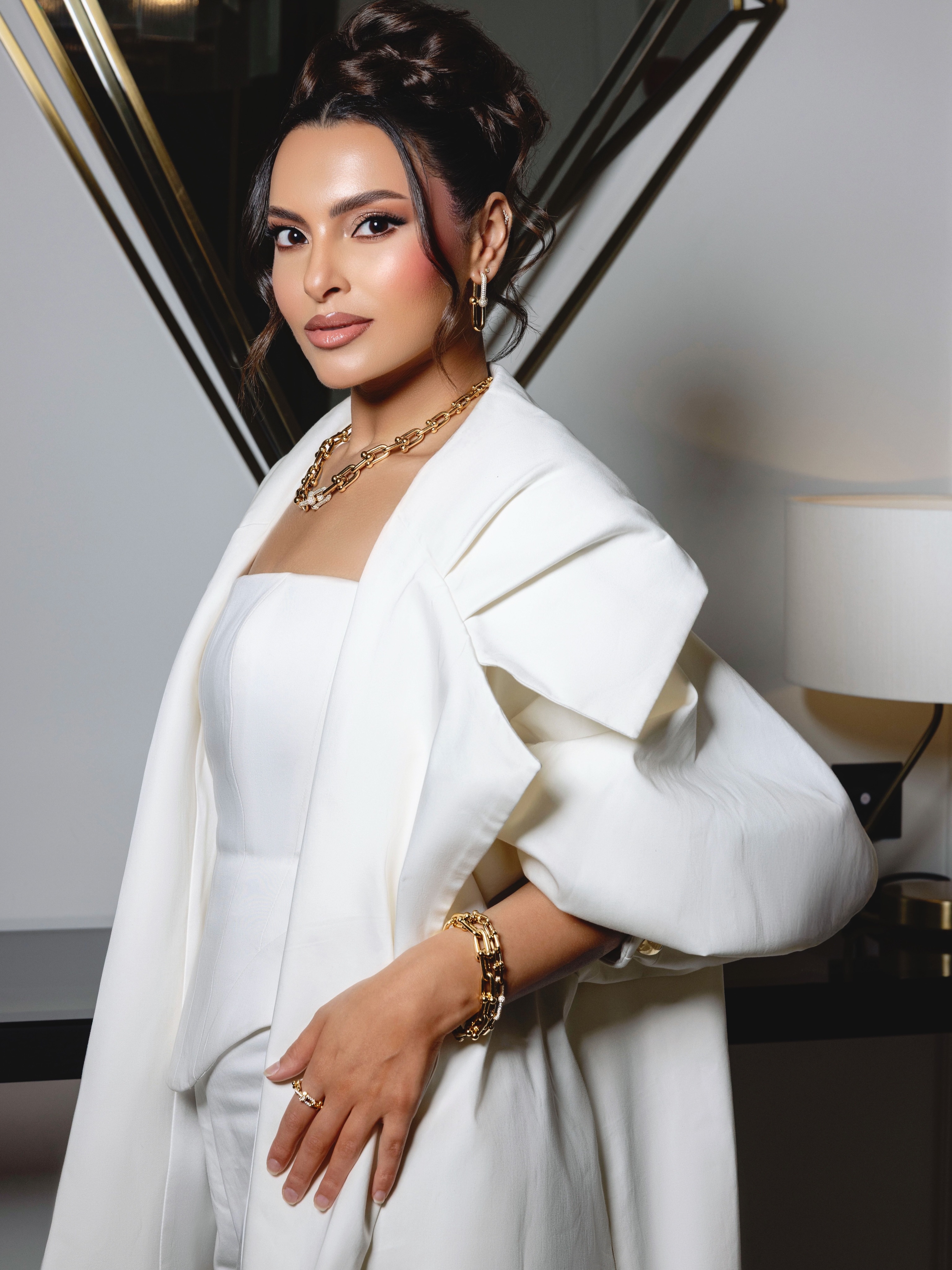 كارمن سليمان بمجوهرات لافتة للأنظار من دار تيفاني أند كو Tiffany & Co