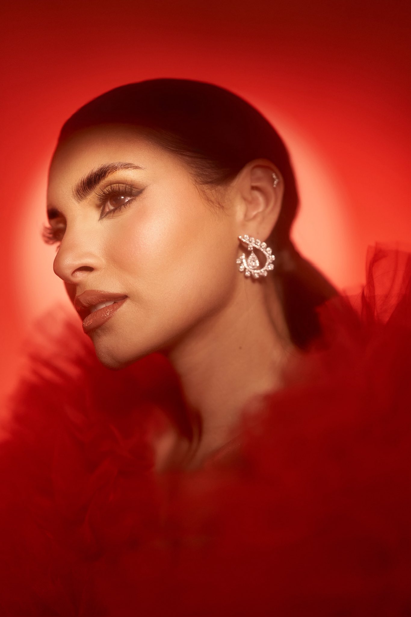 كارمن سليمان زيّنت مظهرها بأقراط ماسية كبيرة الحجم