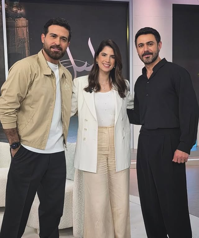 كارمن بصيبص بإطلالة "رسمية ناعمة" تفتتح حكاية "ليل"