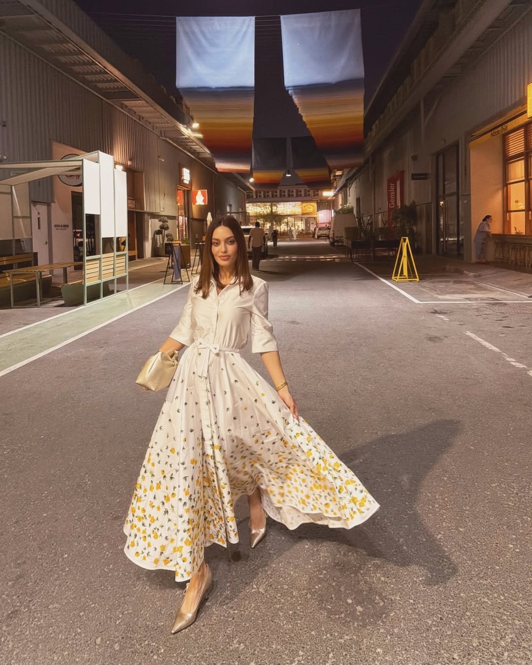 كارن وازن بستايل فستان ميدي باللون الأبيض