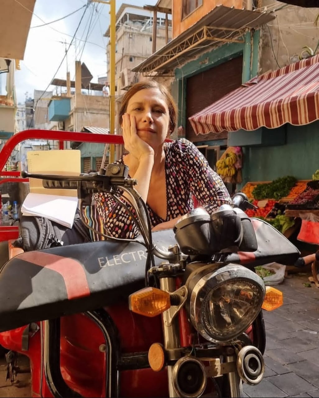 كارول عبود في كواليس أحد الأعمال