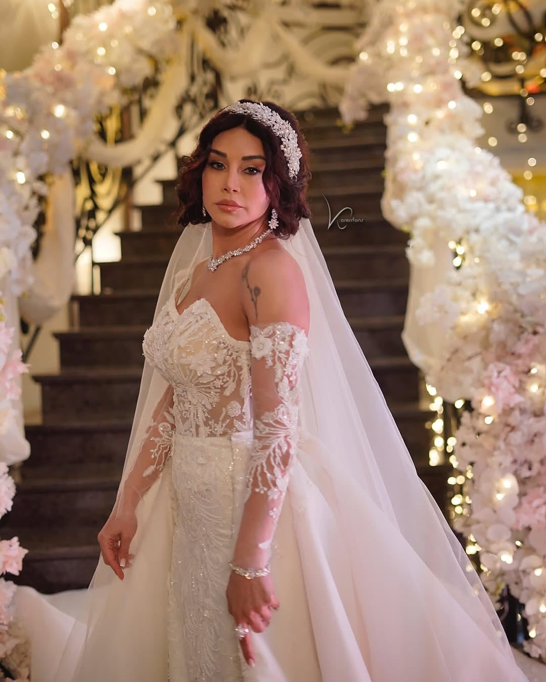 كاريس بشار تتألق بفستان زفاف في مسلسلها تحت سابع أرض