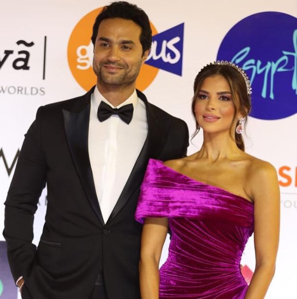 كريم فهمي وزوجه دانيا في مهرجان فني