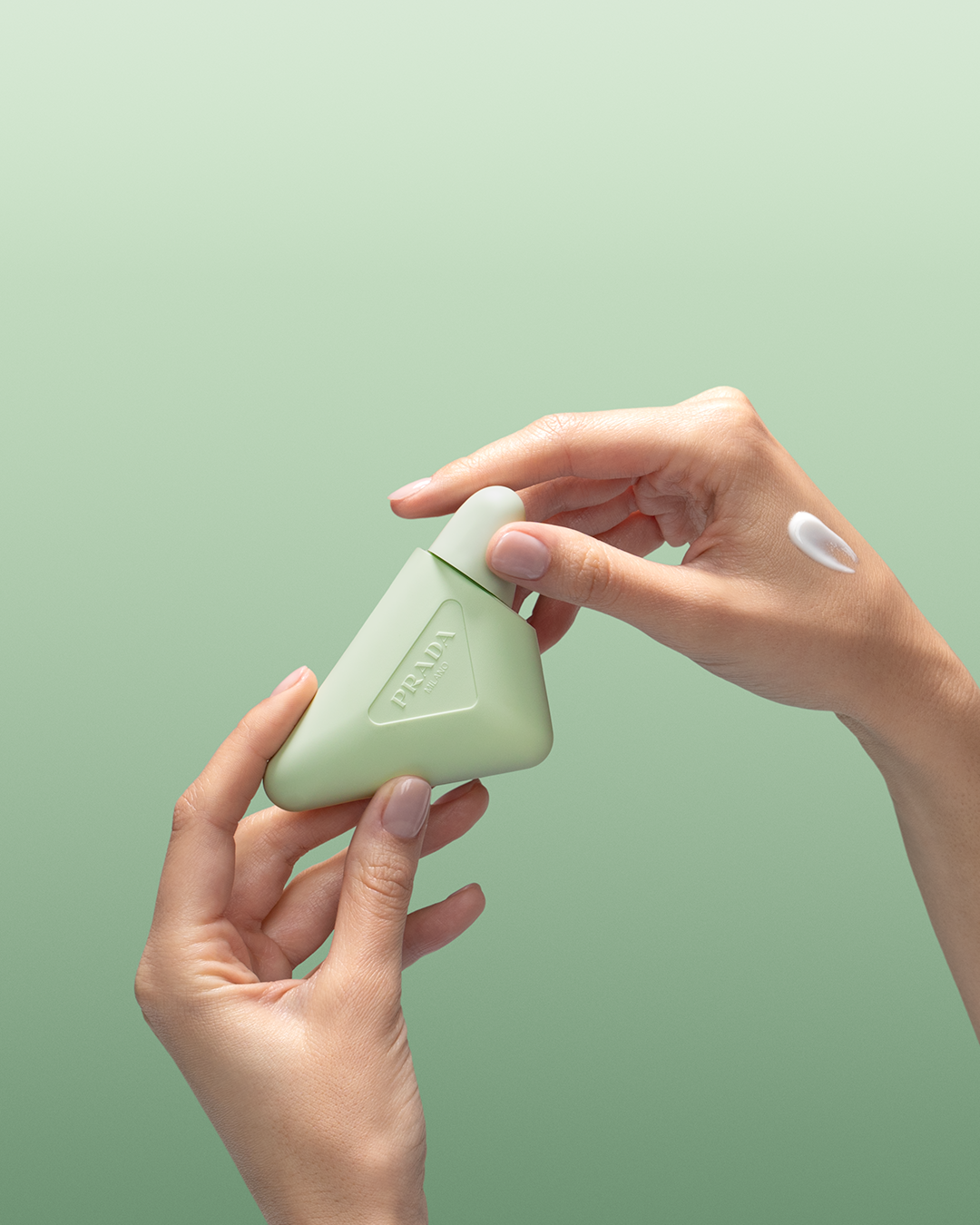 كريم PRADA HAND من علامة PRADA BEAUTY