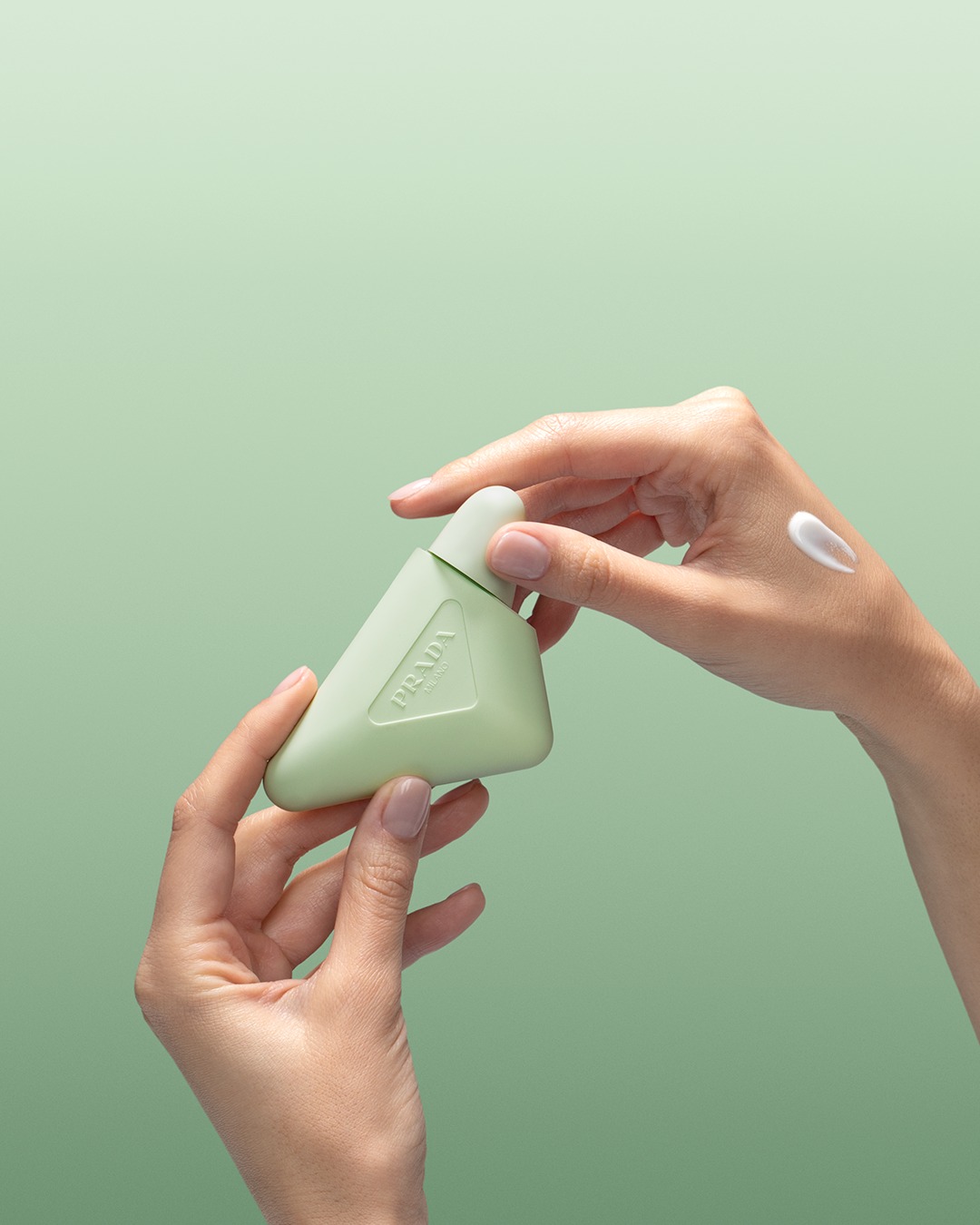 كريم PRADA HAND من علامة PRADA BEAUTY