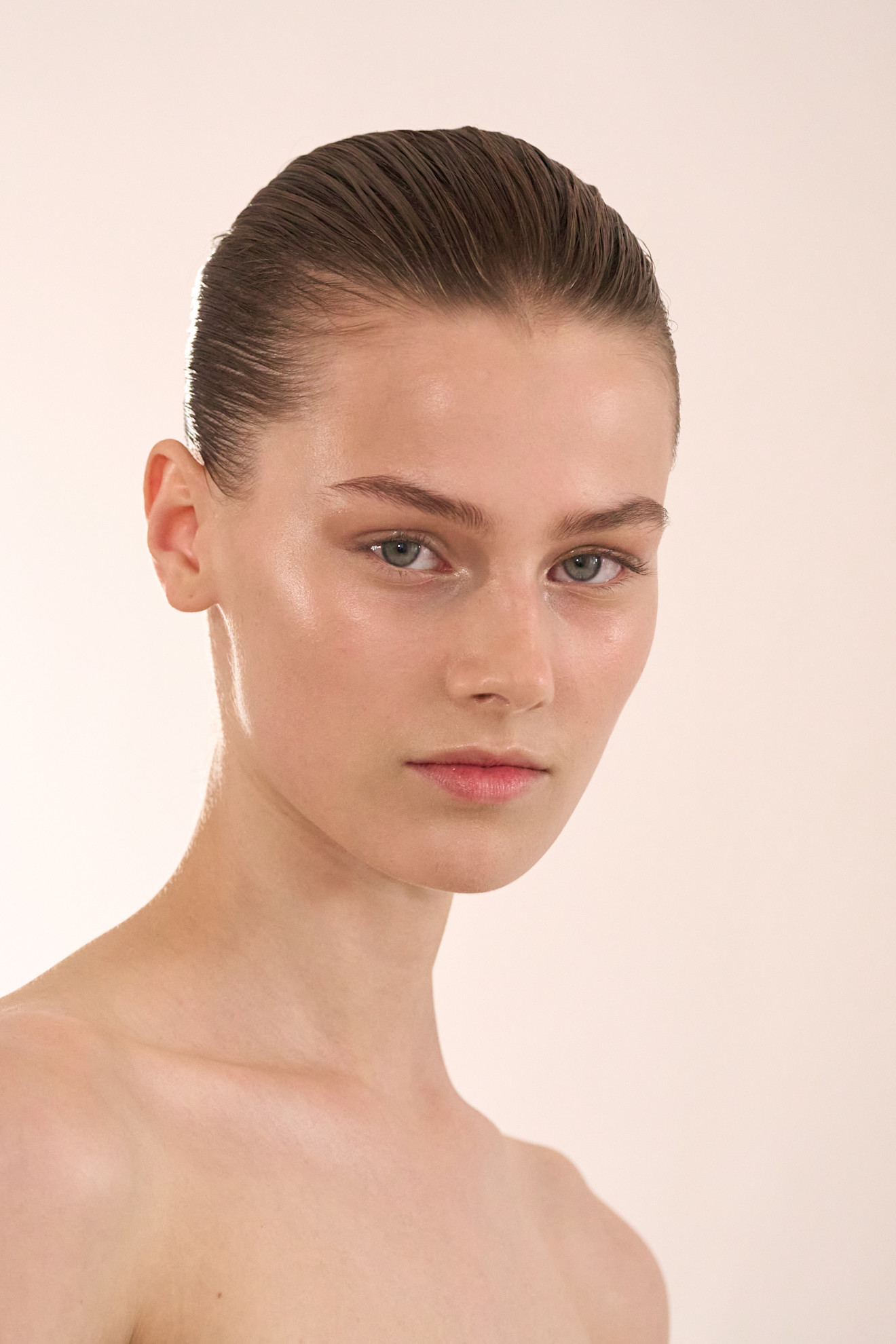 كريمات محيطة بالعيون تستحق التجربة قبل نهاية العام من وحي Ashi Studio