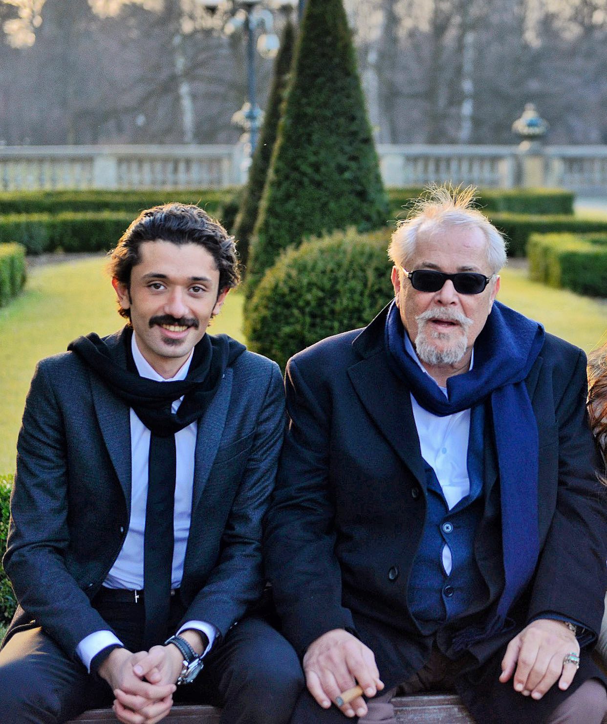 كريم مع والده الفنان الراحل محمود عبد العزيز