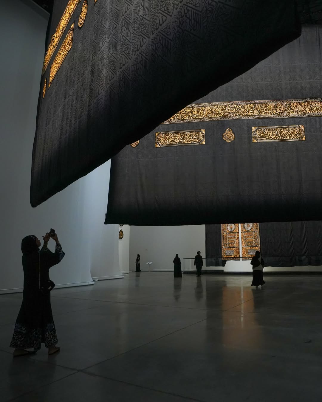 كسوة الكعبة المشرفة لأول مرة