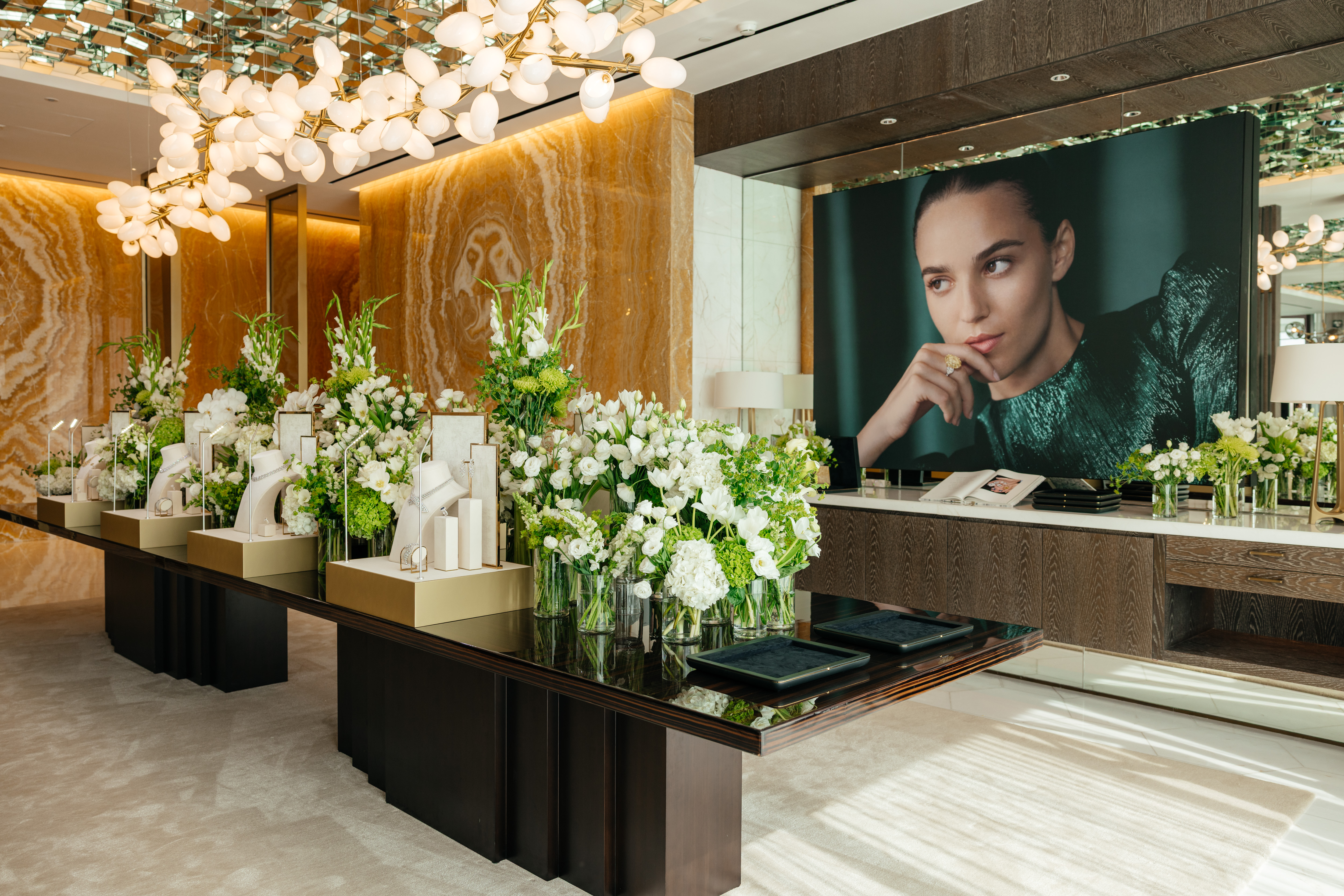 ضمّت المجموعة باقة منتقاة من خواتم السوليتير والتصاميم الفاخرة