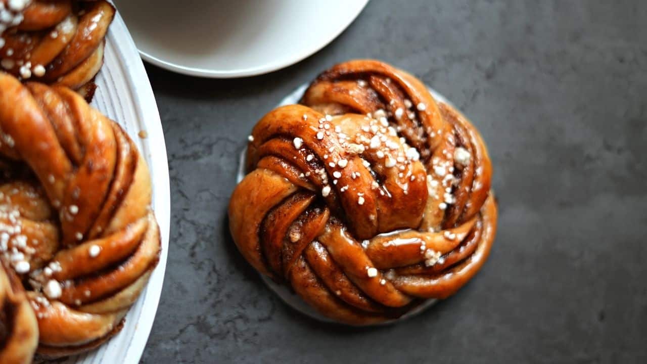 كعكات القرفة التقليدية kanelbullar