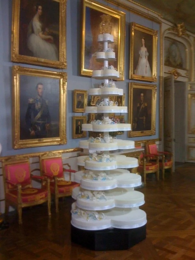 كعكة زفاف ولية عهد السويد الأميرة فيكتوريا CROWN PRINCESS VICTORIA والأمير دانيال PRINCE DANIEL (2010)