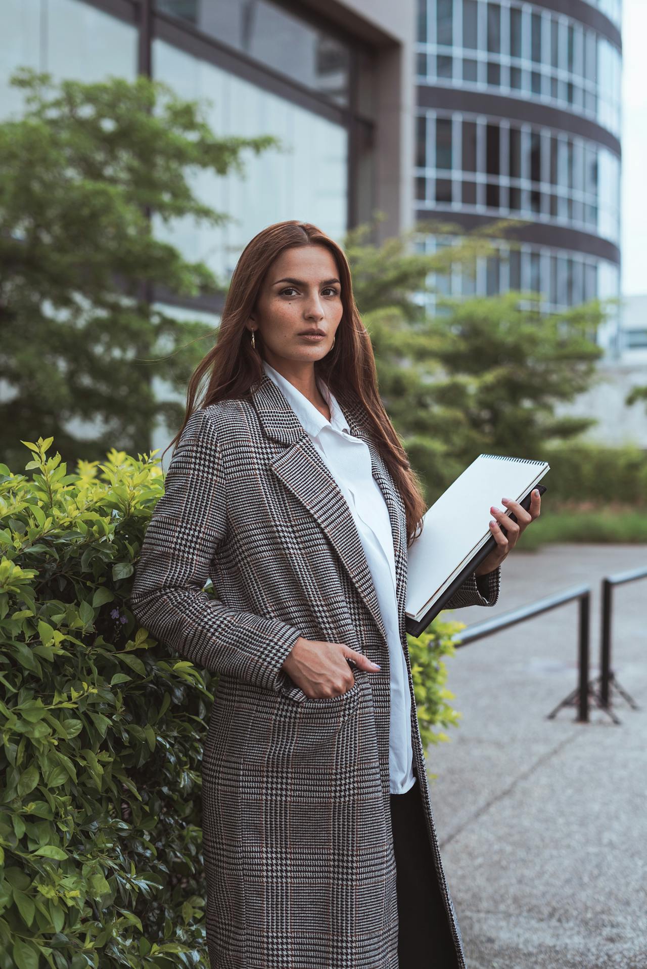 كل امرأة ناجحة وقفت حيث تقفين الآن فهل أنتِ مستعدة لكسر حاجز الخوف من الترقيات والمهام الجديدة