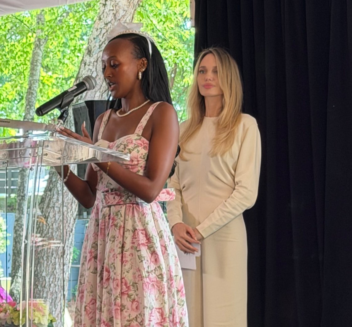 كلمات مؤثرة لزهرة جولي عن والدتها