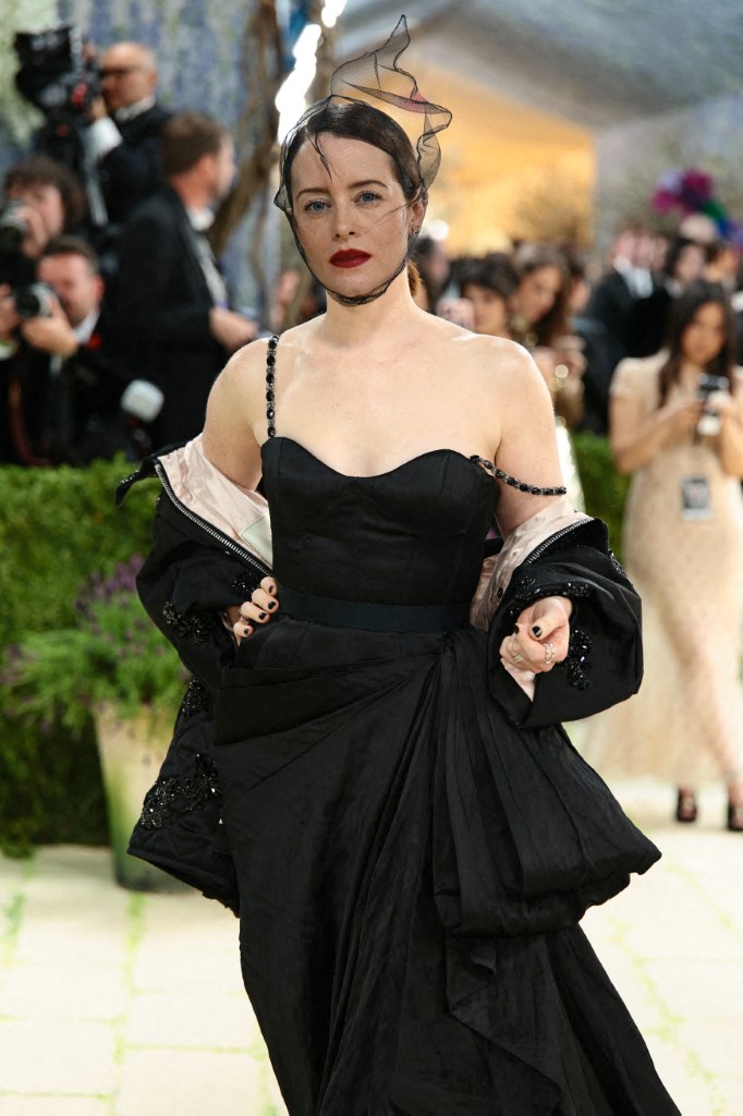 كلير فوي Claire Foy بقطع دار مجوهرات ريبوسي Repossi الفاخرة