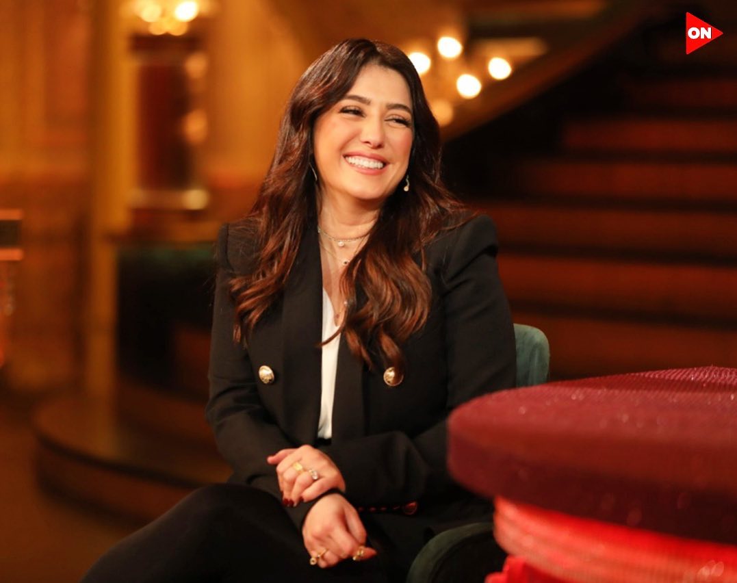 كندة علوش ببدلة كلاسيكية وقطع مجوهرات أنيقة من علامة GEMMA AZZURRO
