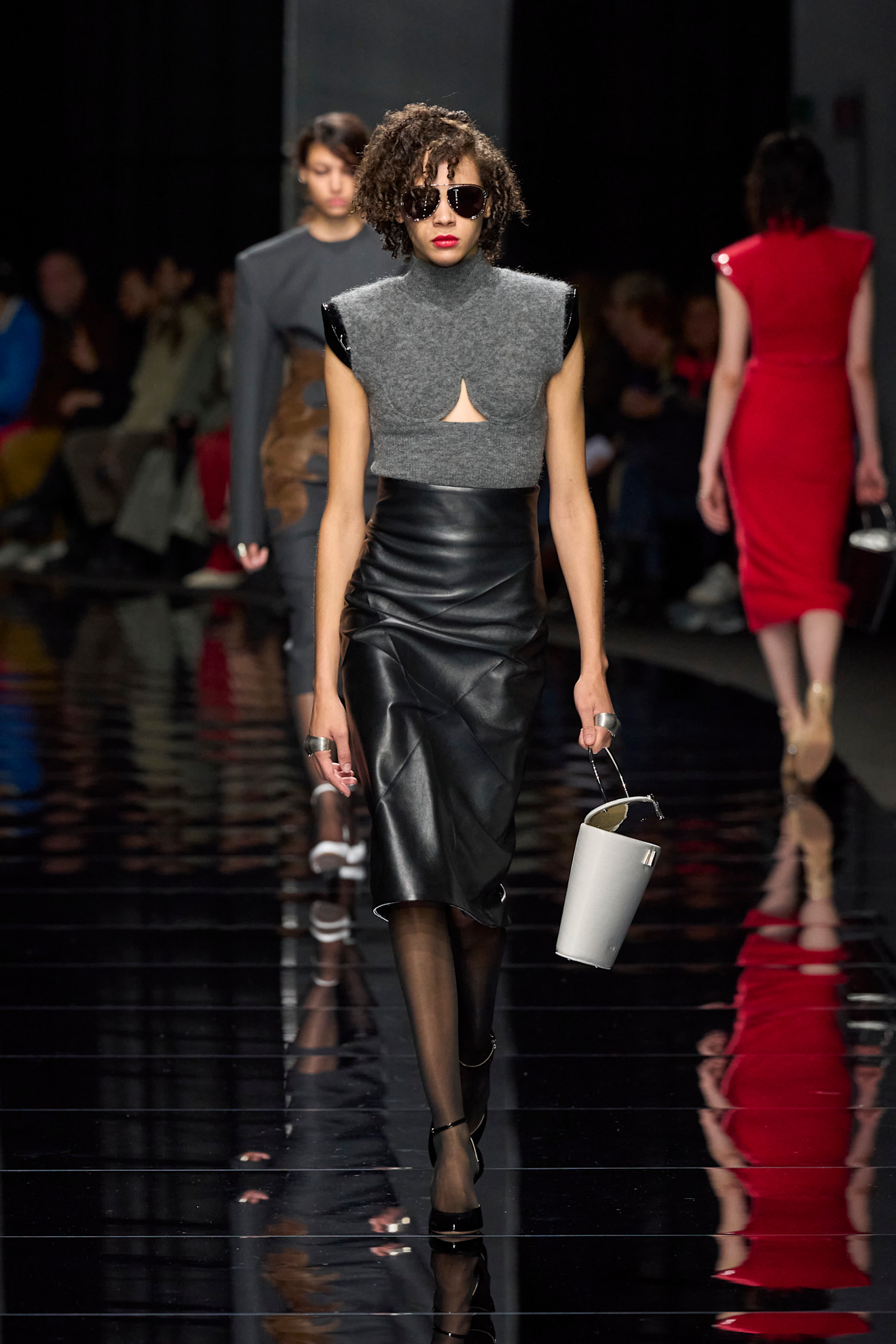 كنزة بتفاصيل على الأكتاف من Sportmax