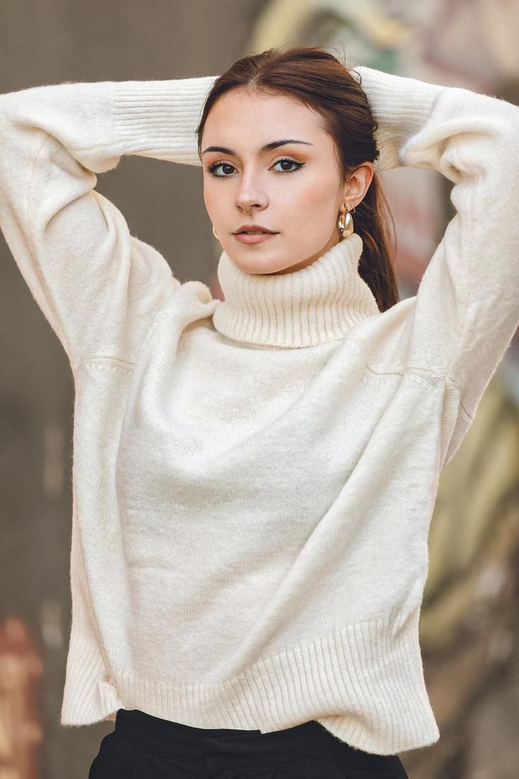 كنزة فاخرة بياقة طويلة