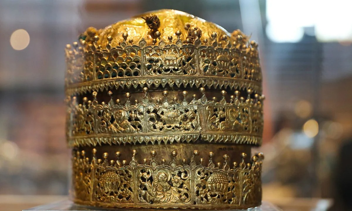 كنوز مقدالا التاج الذهبي من القرن الثامن عشر (إثيوبيا)