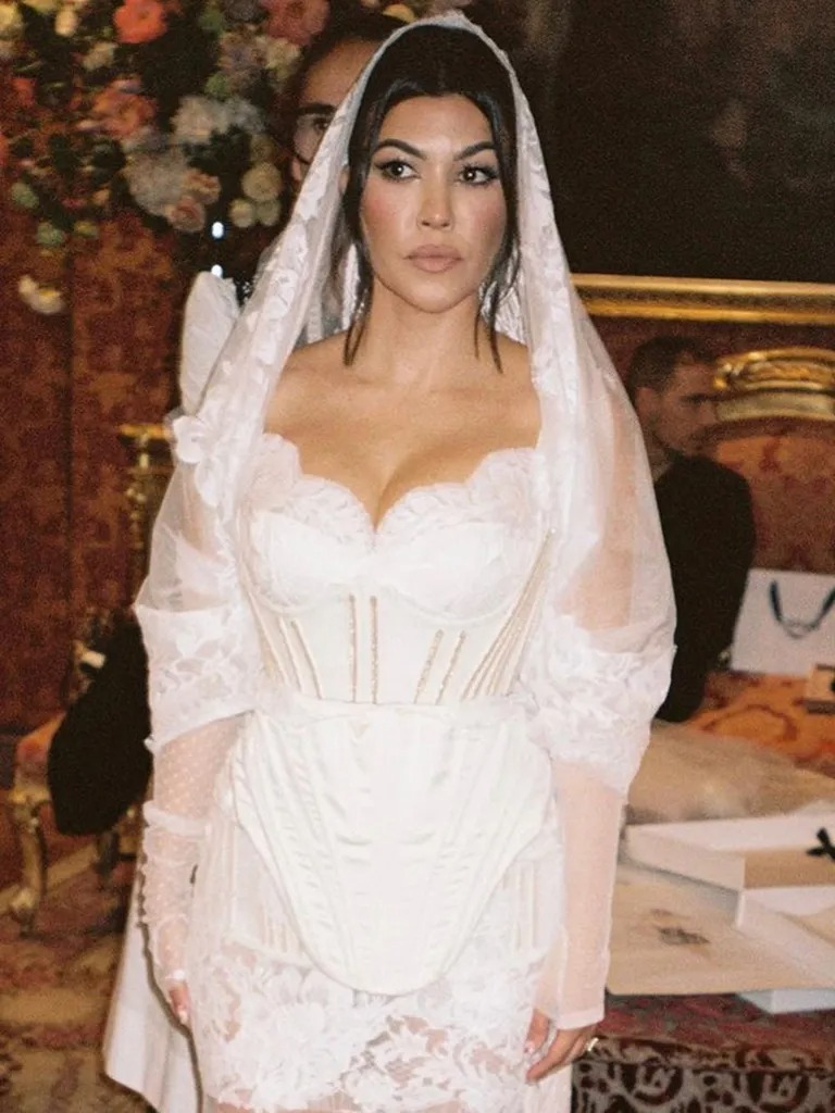 كورتني كارداشيان Kourtney Kardashian – أحمر شفاه Hourglass Cosmetics