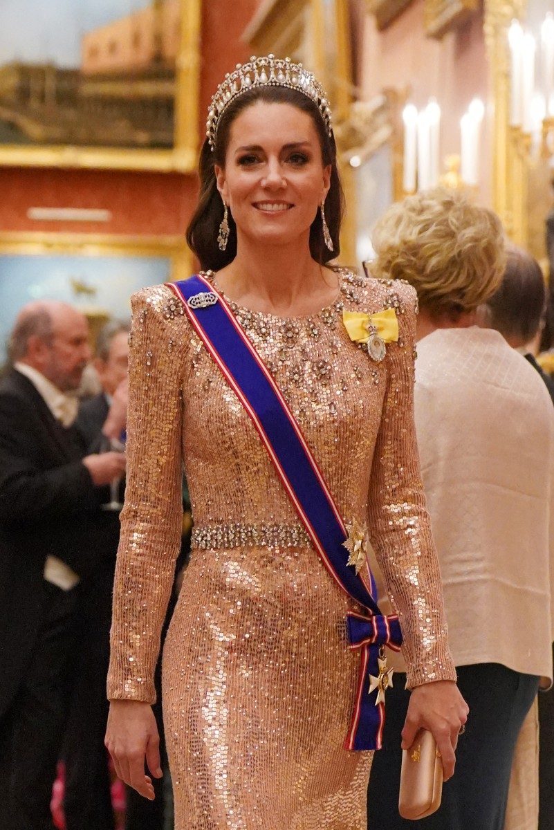 تاج Cambridge Lover’s Knot Tiara المفضل لدى كيت ميدلتون