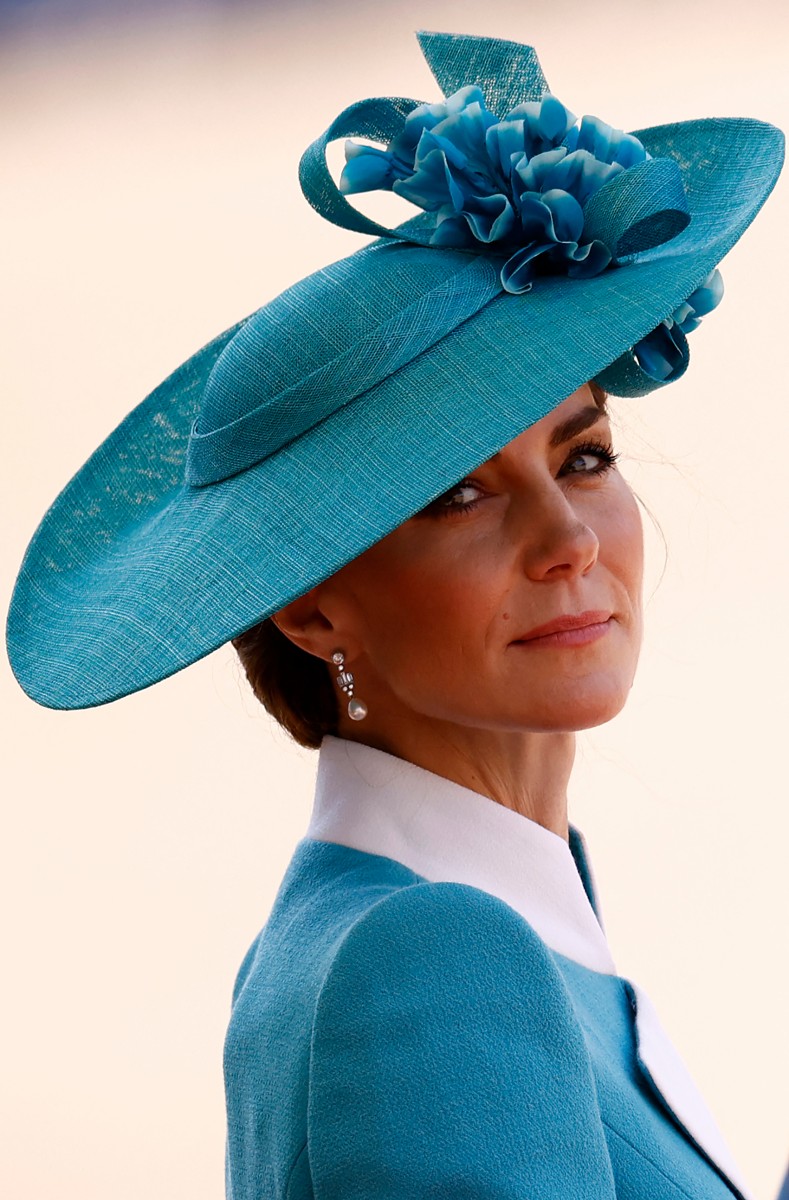 كيت ميدلتون بتسريحة شعر ملكية