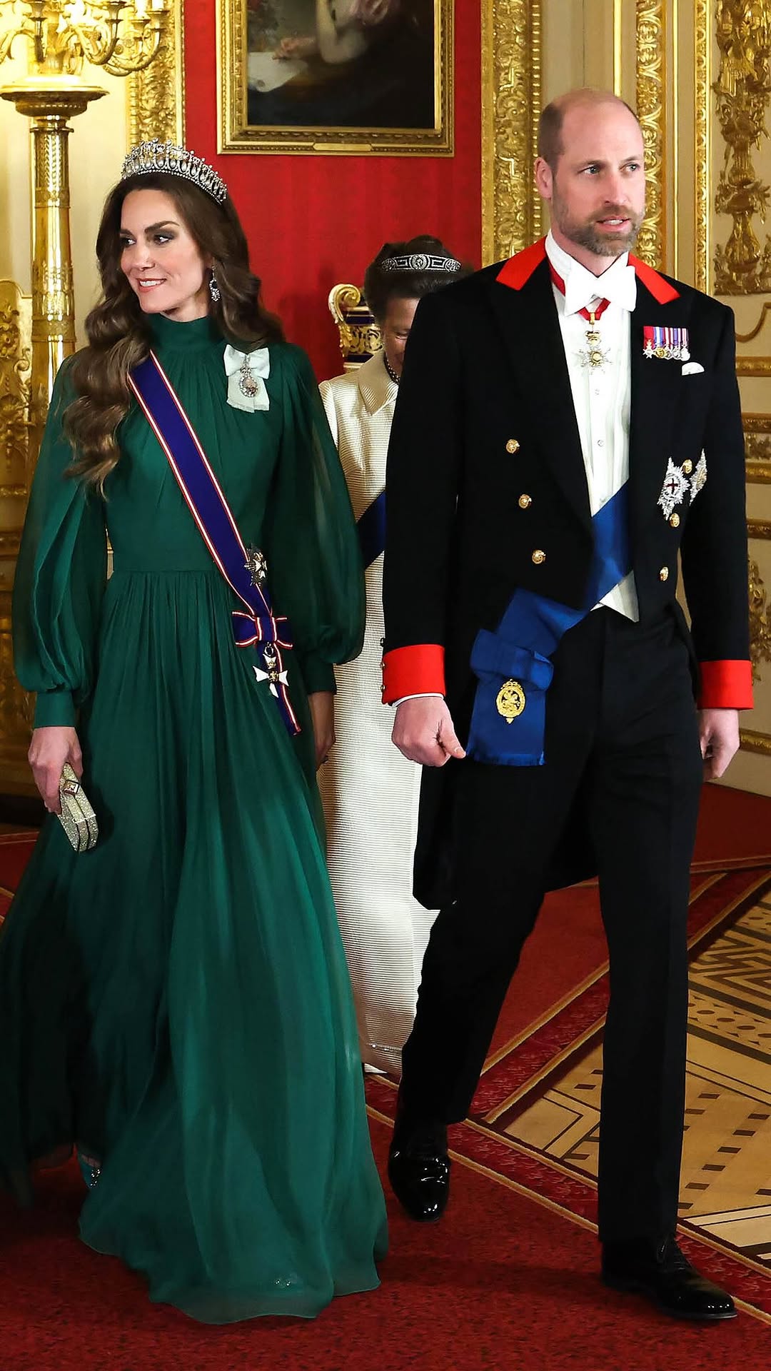 كيت ميدلتون بفستان طويل باللون الأخضر الزمردي