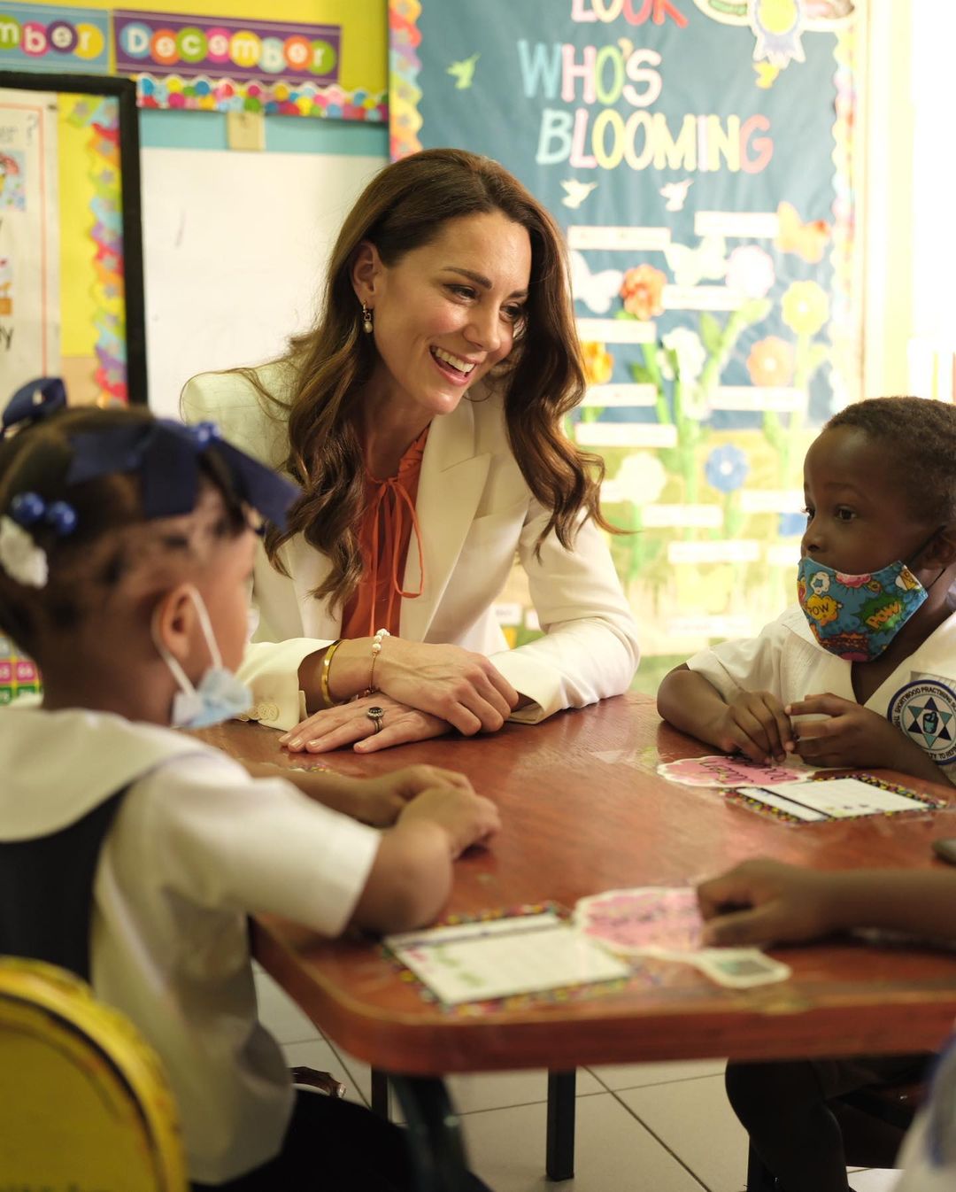 كيت ميدلتون تتألق يسوار الذهب واللؤلؤ من مجموعة مجوهراتها الخاصة