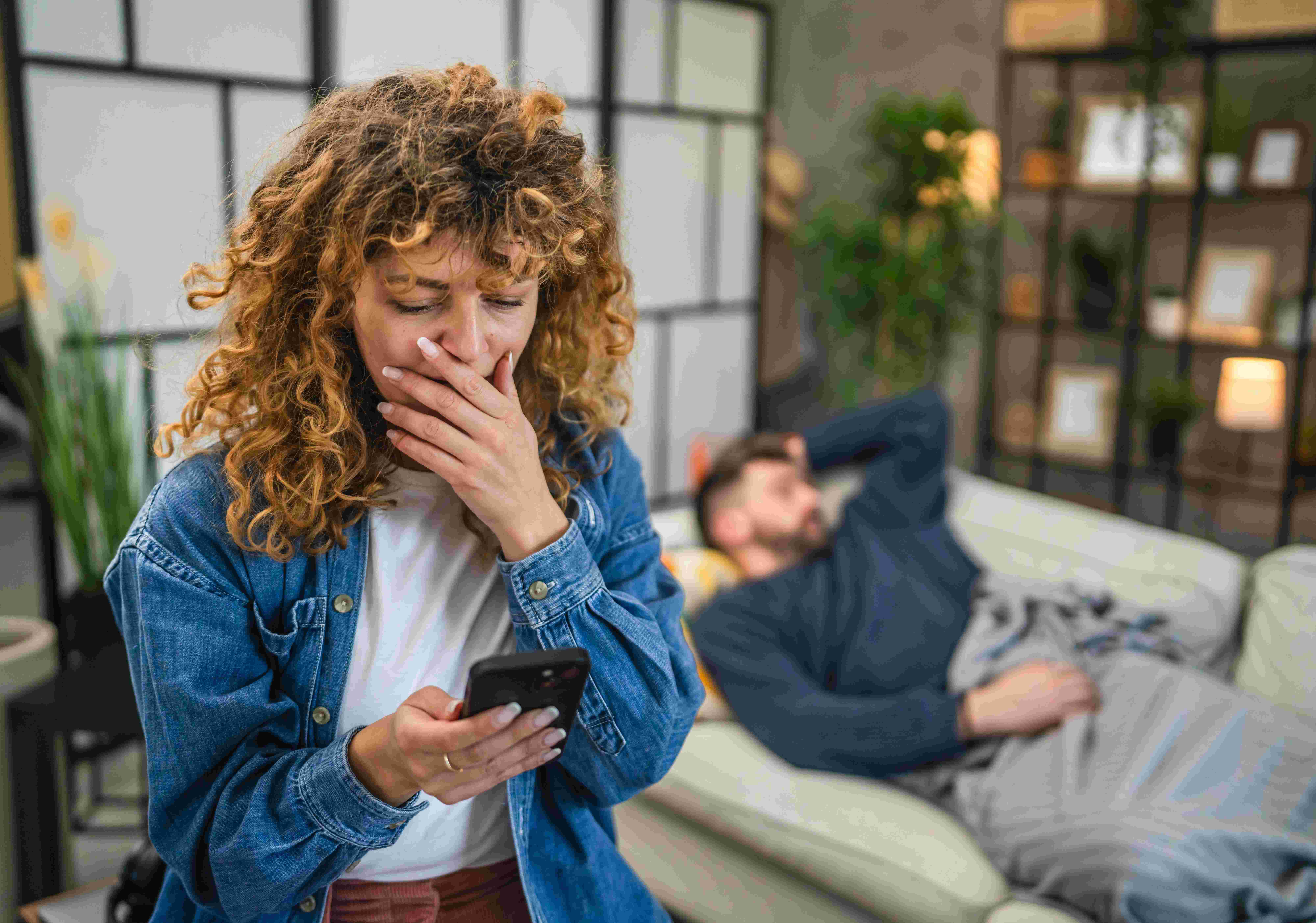 كيف تعرفين أنه توقف عن الخيانة وليس فقط يخفيها