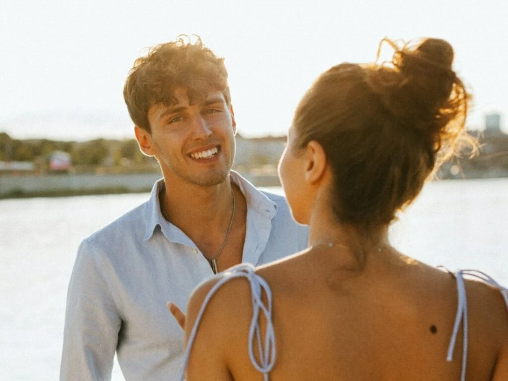 كيف يتصرف رجل الأسد عندما يشتاق؟