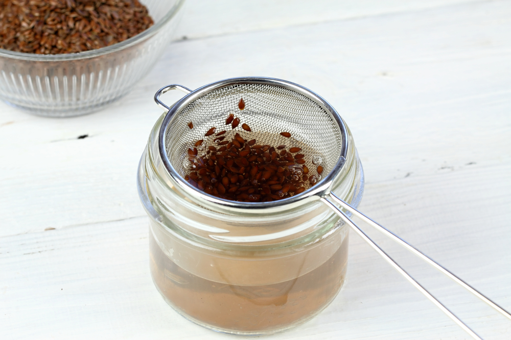 كيف يعمل ماسك بذور الكتان على شد البشرة