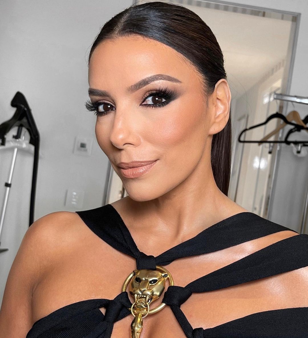 كيفية اختيار البلاشر المثالي لبشرتك من اطلالة Eva Longoria - الصورة من صفحة خبير المكياجpatrickta