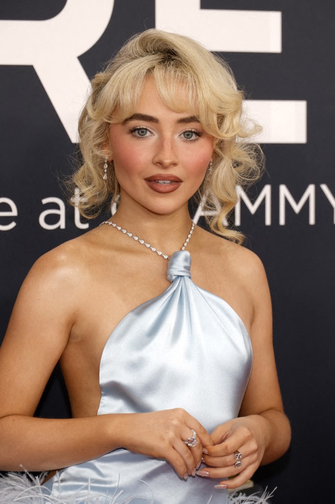 كيفية عمل جهاز LYMA Laser PRO على طريقة Sabrina Carpenter