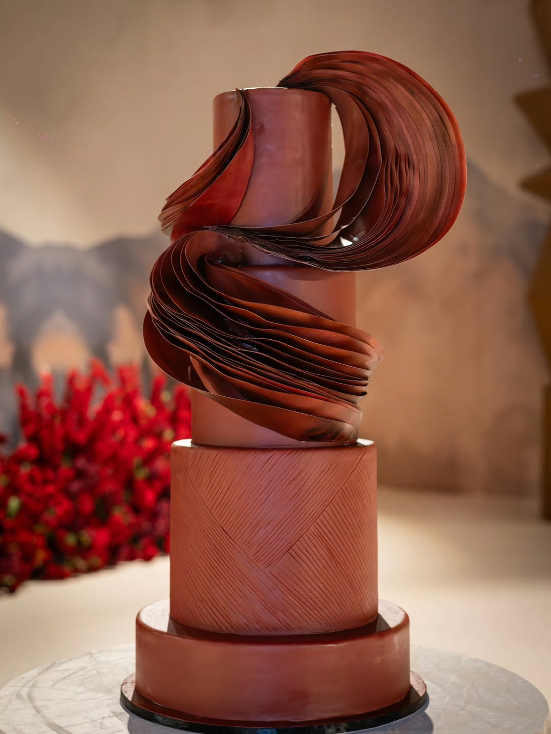 كيكة زفاف بشكل هندسي مميز