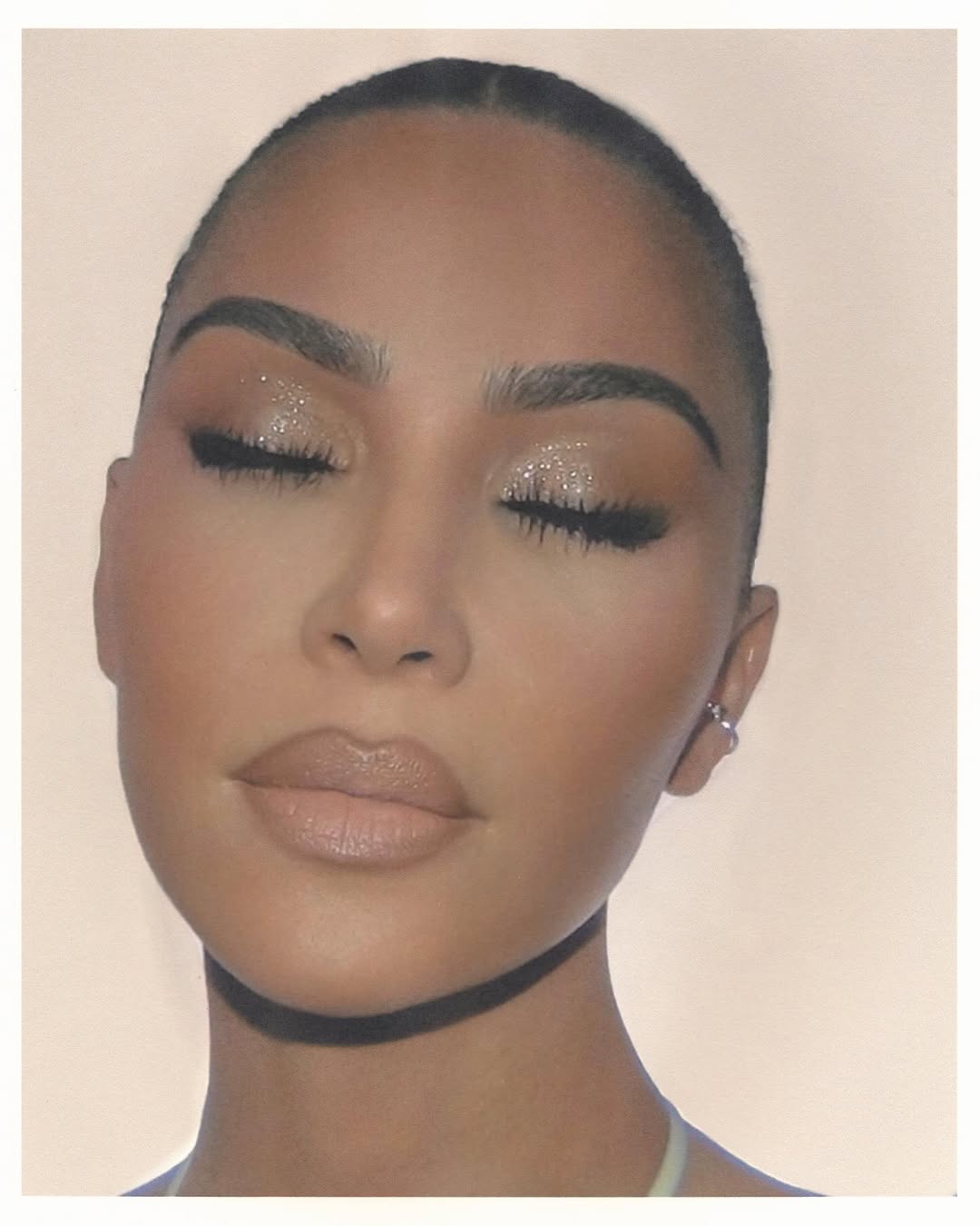 كيم كارداشيان ترسم معايير جديدة لجمال الخريف