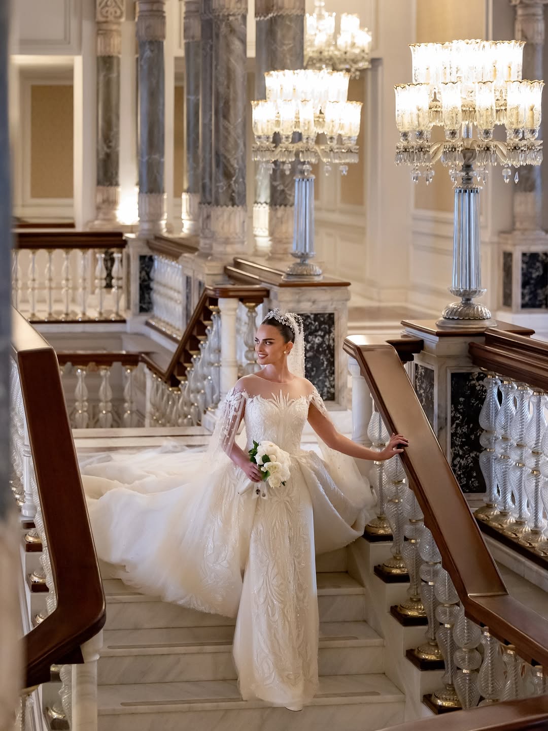 كيناز حكيم بفستان الزفاف