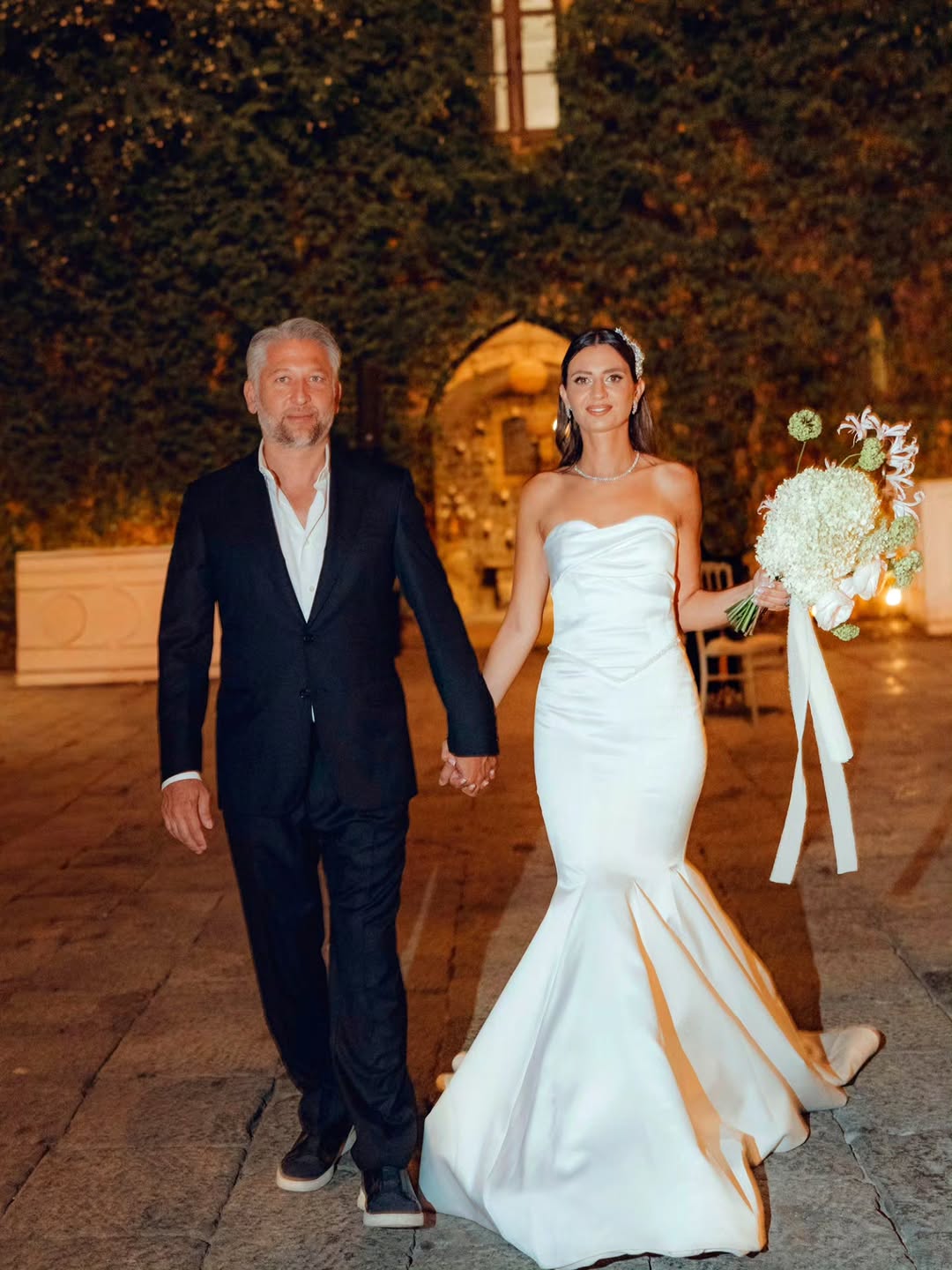 لا تتوقفي لتحية الضيوف... الصورة لـ simona_cancelli_wedding