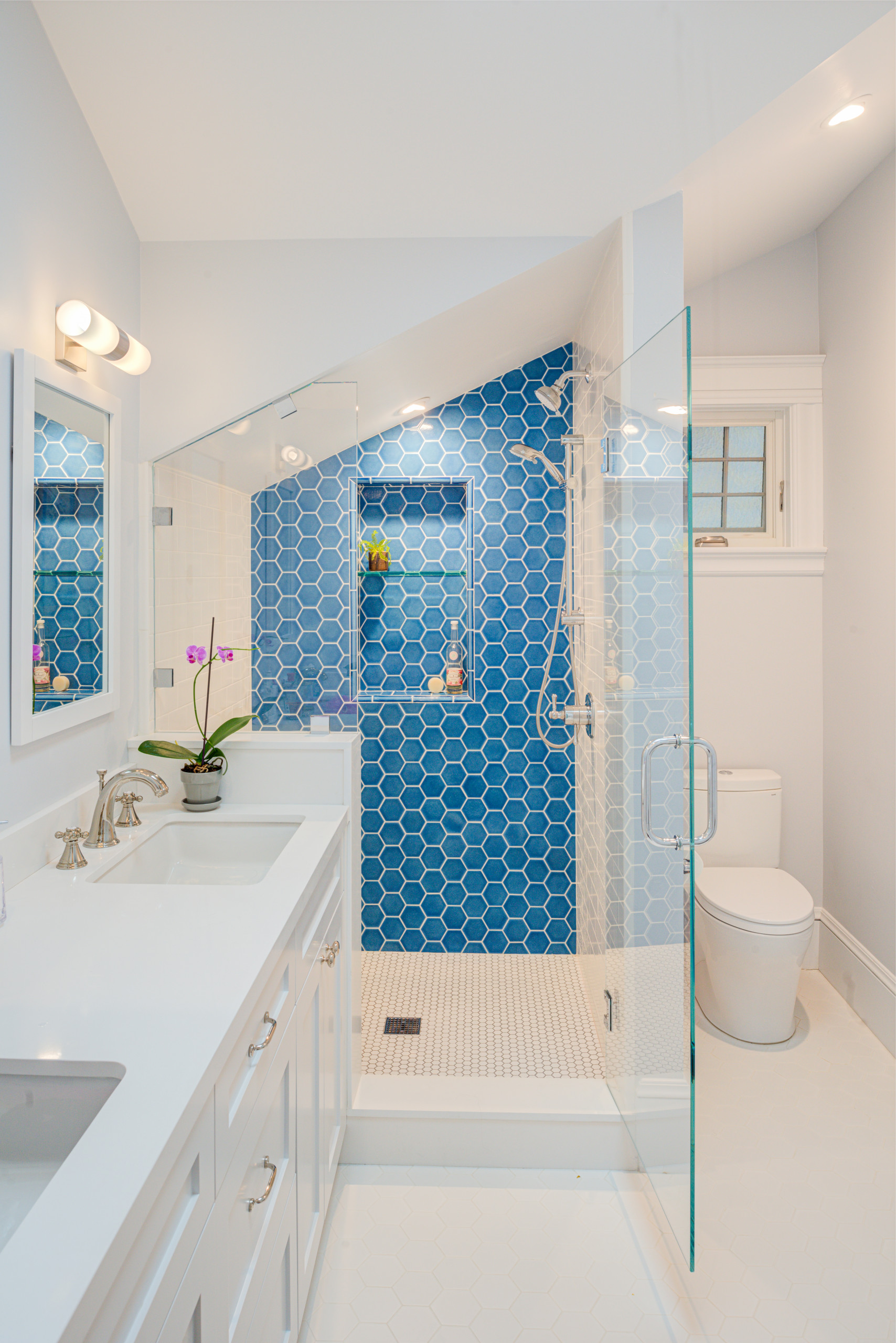 لا يفضل الخبراء استخدام البلاط البارز Accent Tile في الحمام