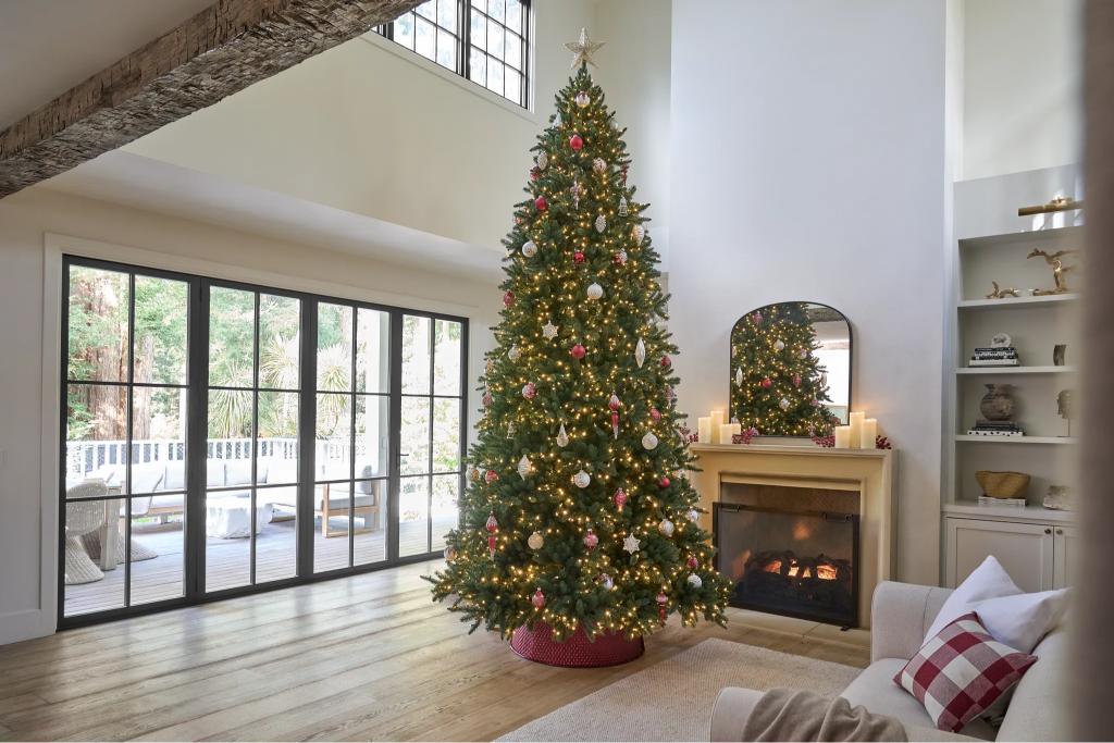 لا يفضل وضع الشجرة بالقرب من المدافئ