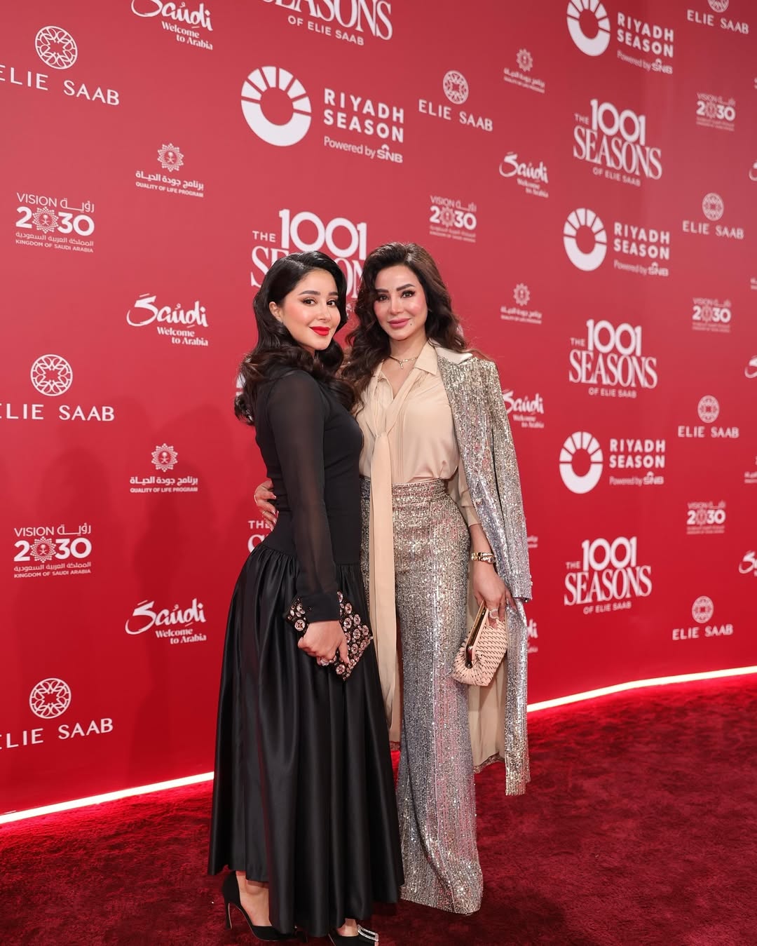  لجين بالبدلة الكلاسيكية المرصعة باللون البيج