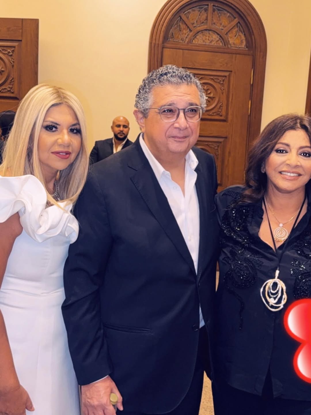 لقطات ملفتة للنجوم في زفاف نجل هاني رمزي