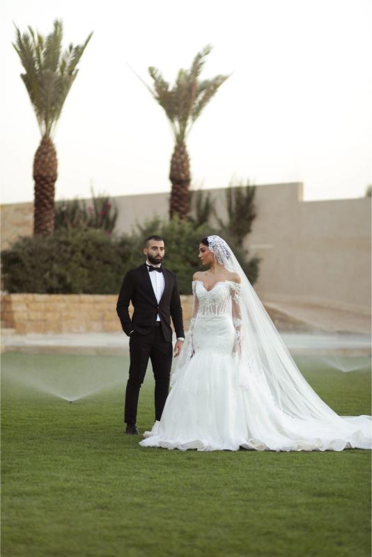 لقطة لعروسين بعدسة المصورة جمانه صالح